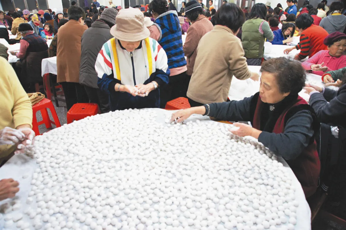 龍元宮光明燈圓滿 邀300信眾搓湯圓