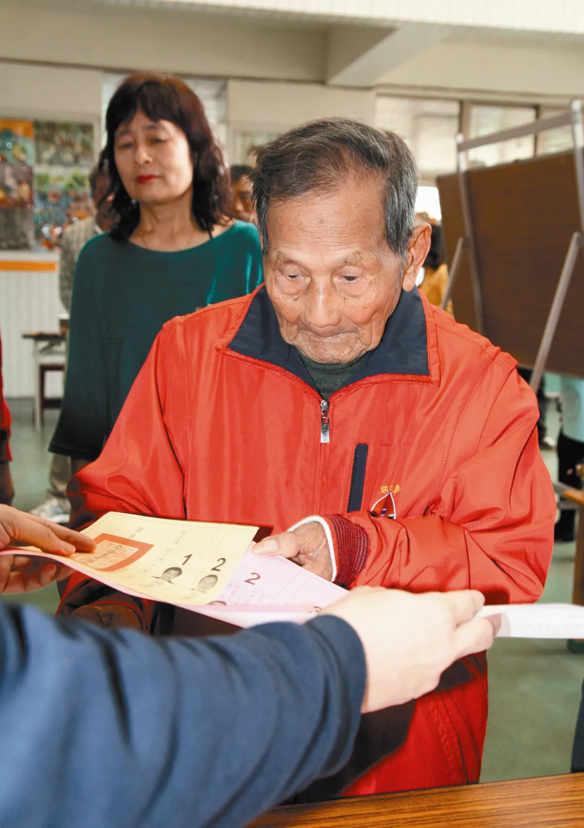 投票從不缺席 105歲翁所選必上