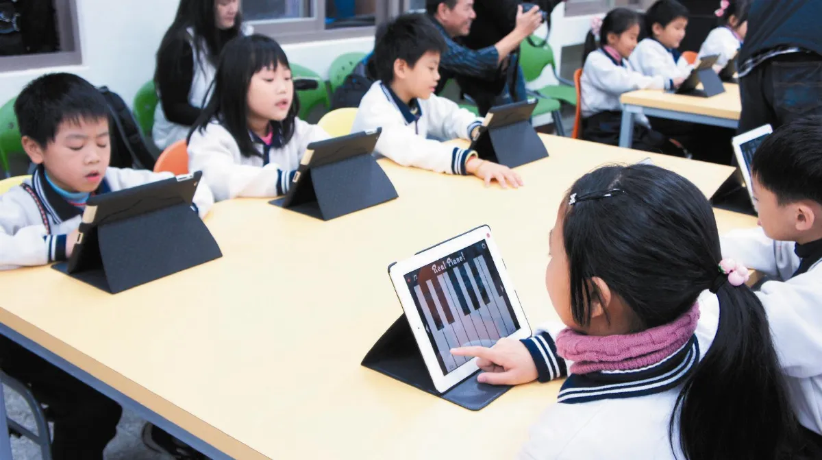 青草湖國小 領先全國師生人人有iPad2 音樂課電腦打鼓