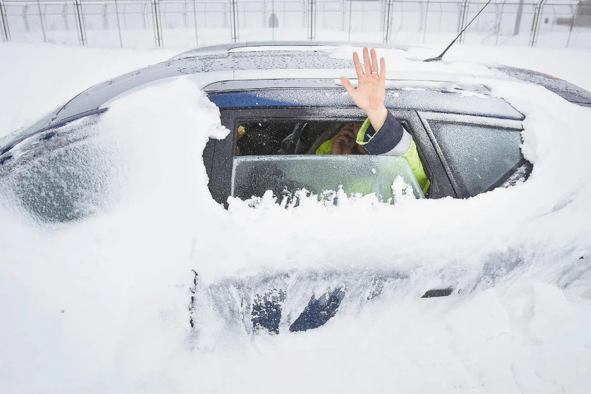 暴雪襲中東歐 列車脫軌、交通癱