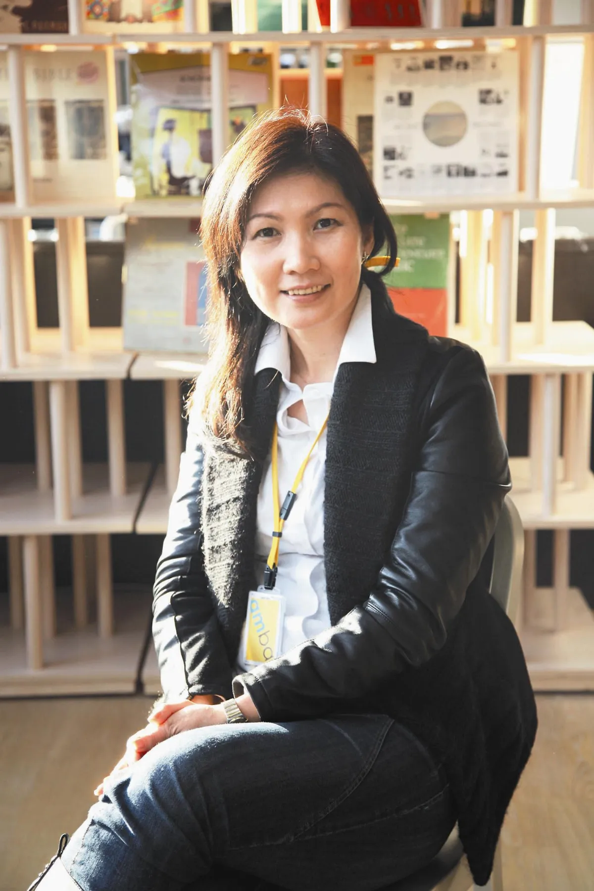 黃絢霞    櫃檯妹變掌門人