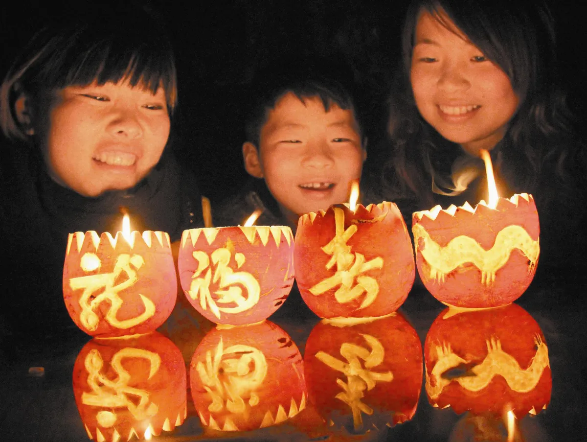 龍年元宵月  十七才最圓