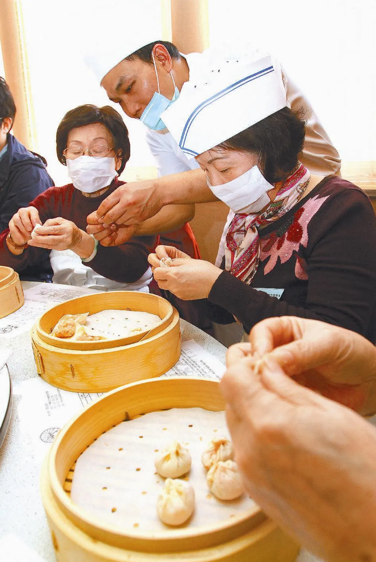 小籠包PK賽 失智長輩笑開懷