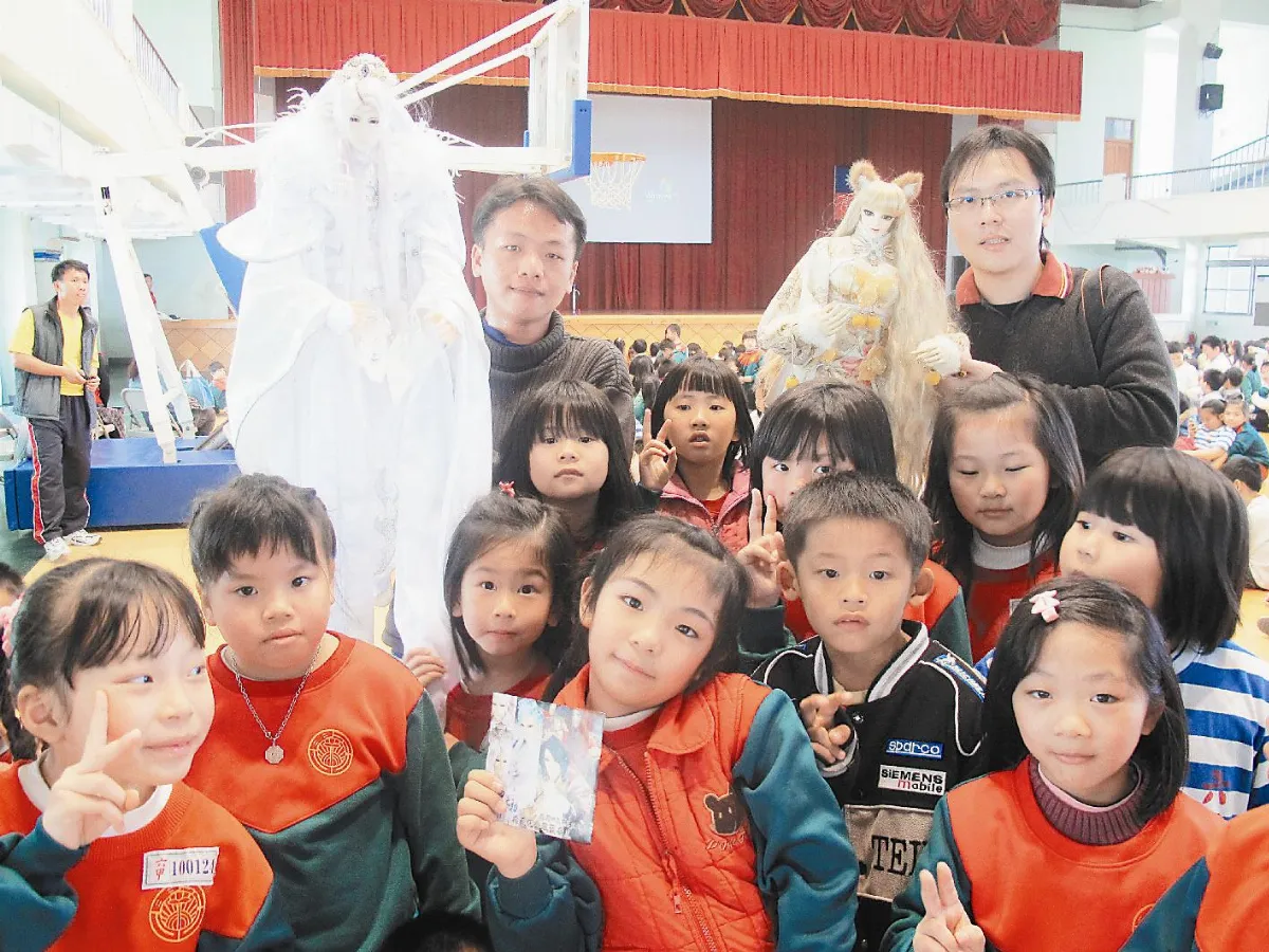 布袋戲進校園小戲迷超開心