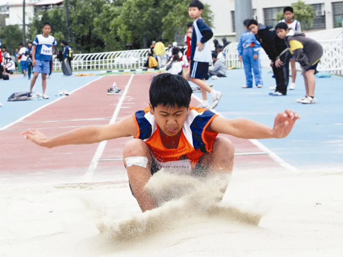 奮力一躍