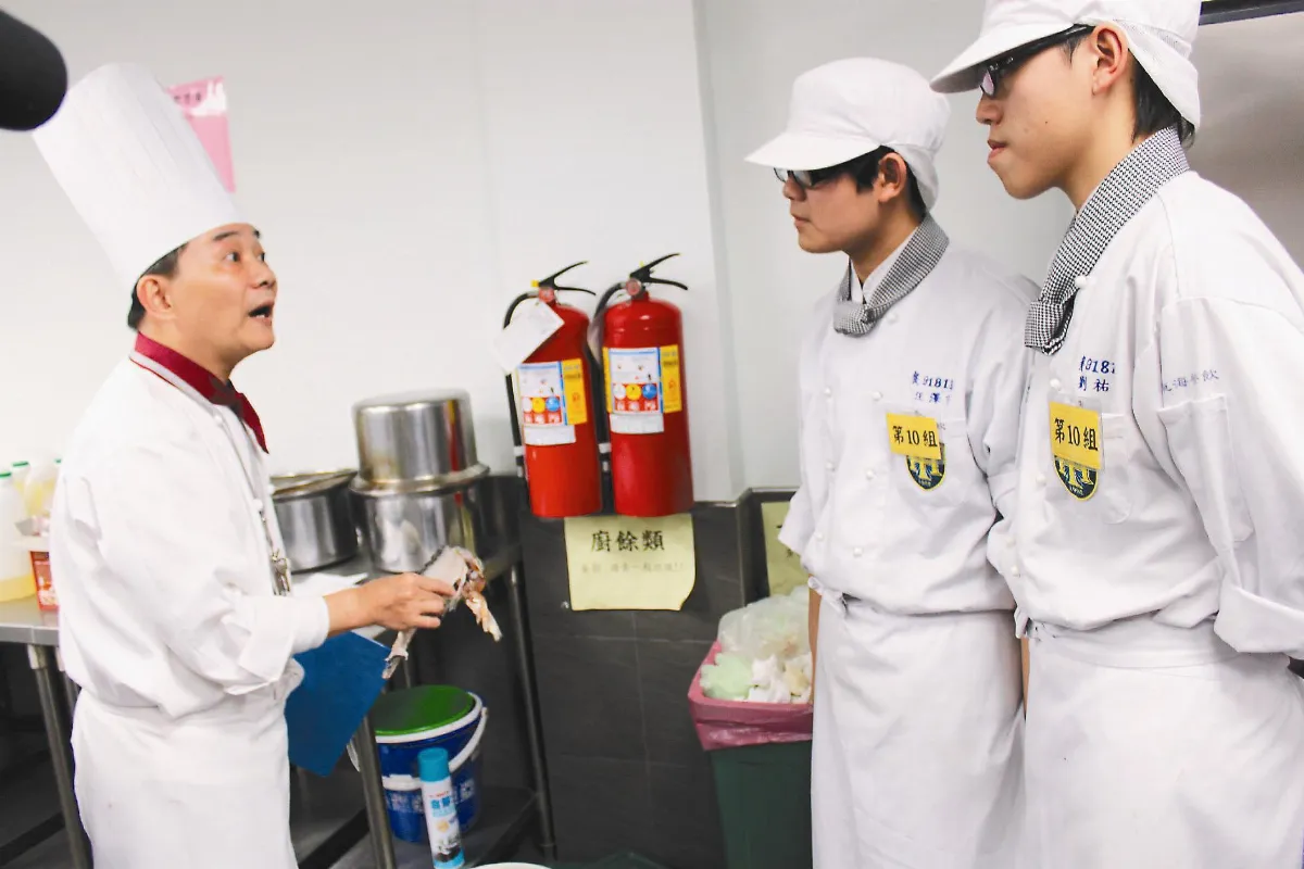 餐飲學生浪費食材 阿基師震撼教育