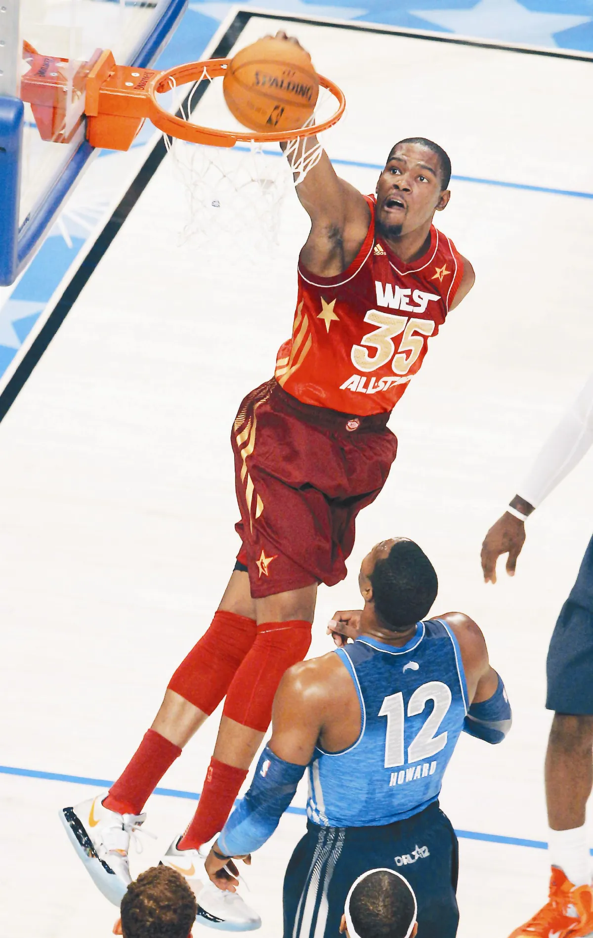 NBA西區明星隊險勝  布萊恩飆分破喬丹紀錄杜蘭特獲MVP  直呼美夢成真