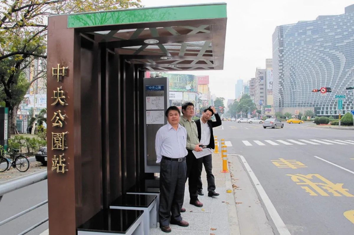 學生創意公車亭 高市看得到