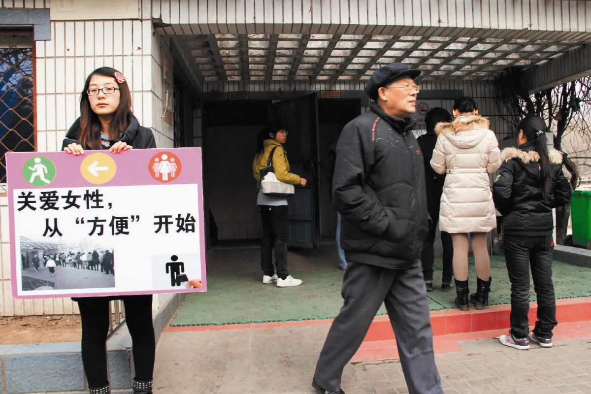 女大生解決內急  占領男廁