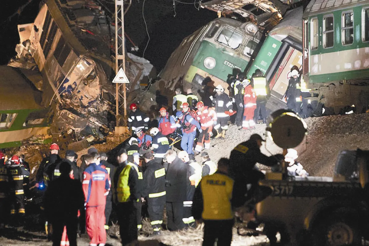 波蘭火車對撞15人喪生 20年來最慘重