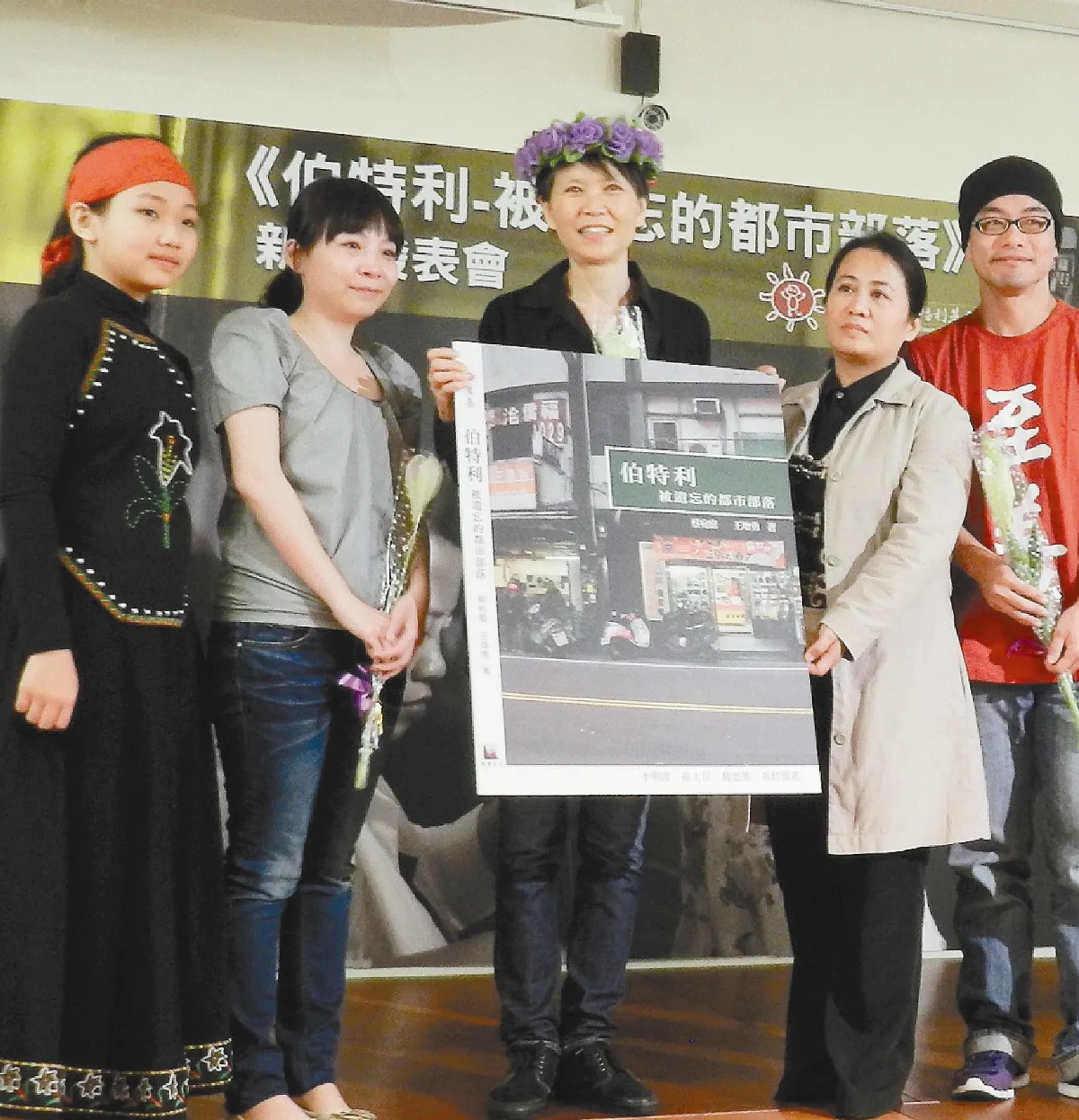 周美青也力挺   研究生出書 關注原童照護