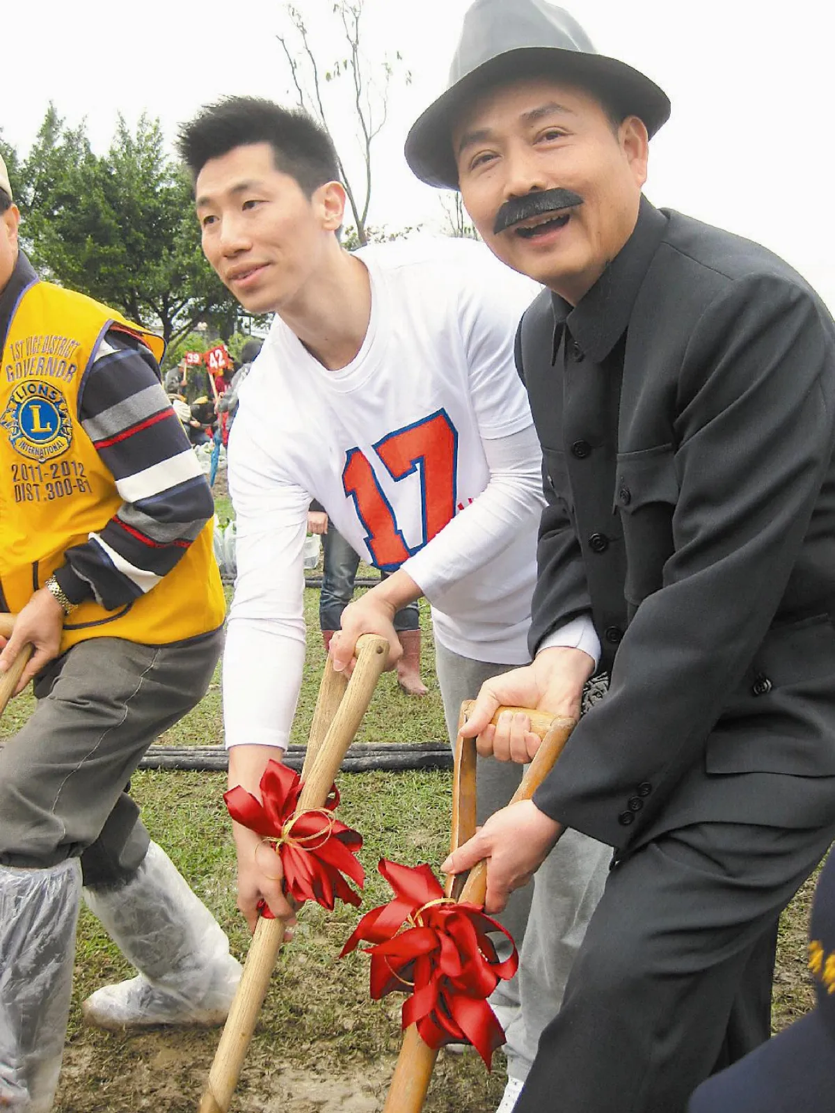 「國父」帶「豪小子」植樹