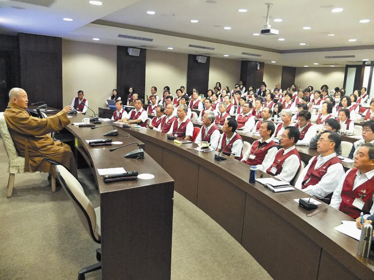 帶著愛心、熱忱 菩薩義工入列