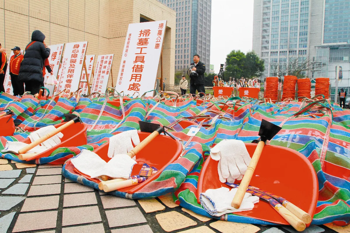 免費掃墓公車 17日起發車