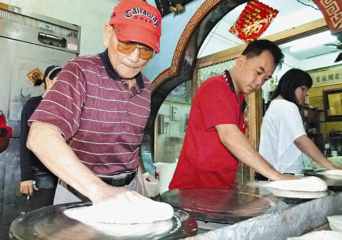 【社區部落格】三代20多人 一起做潤餅