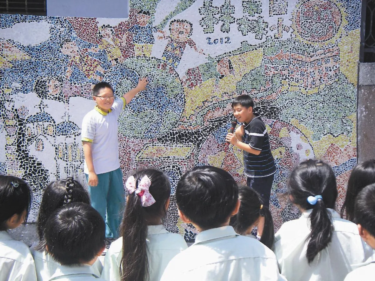 藉閱讀環遊世界 創作馬賽克藝術