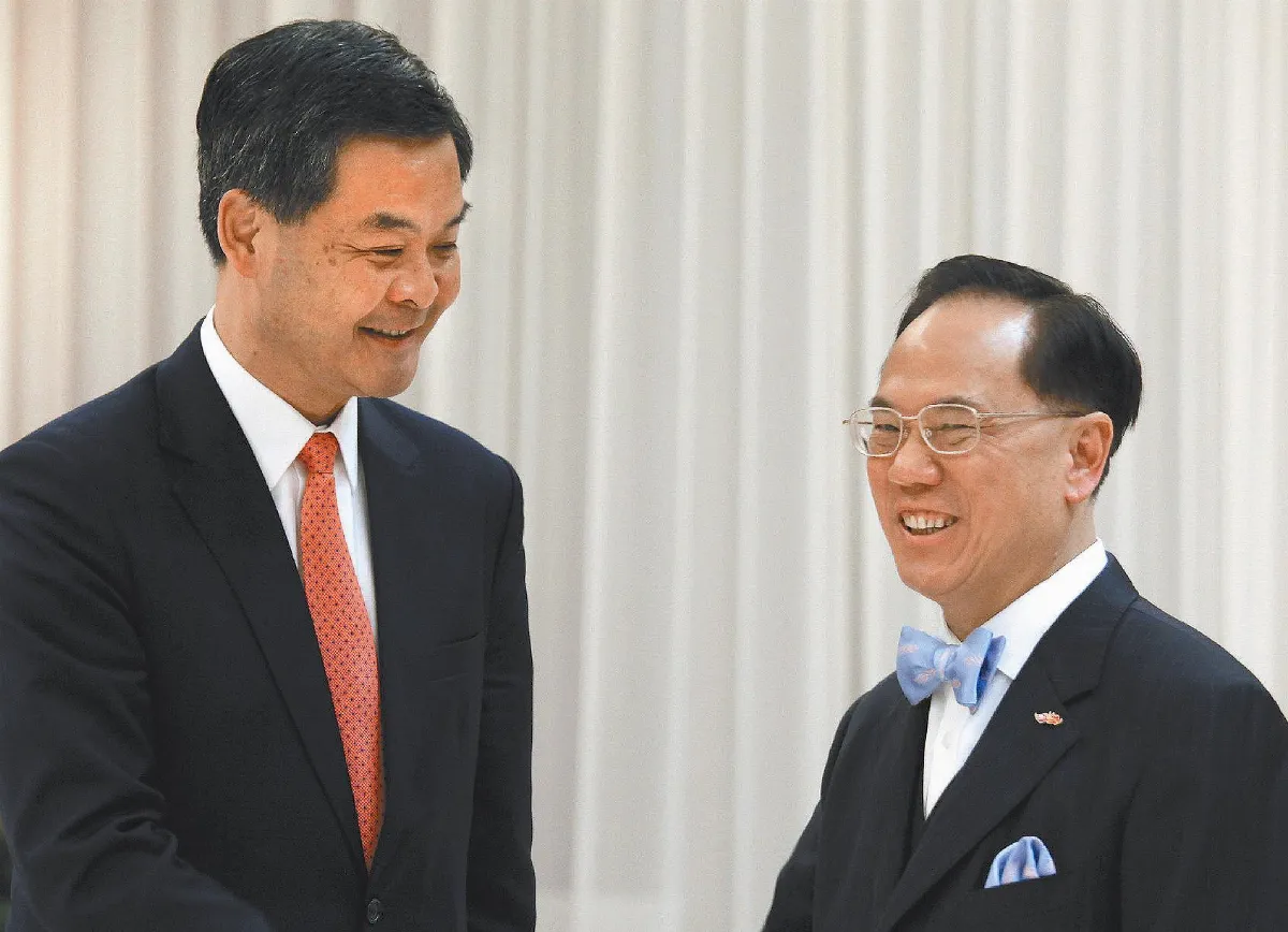 曾蔭權 允助梁振英組新班子