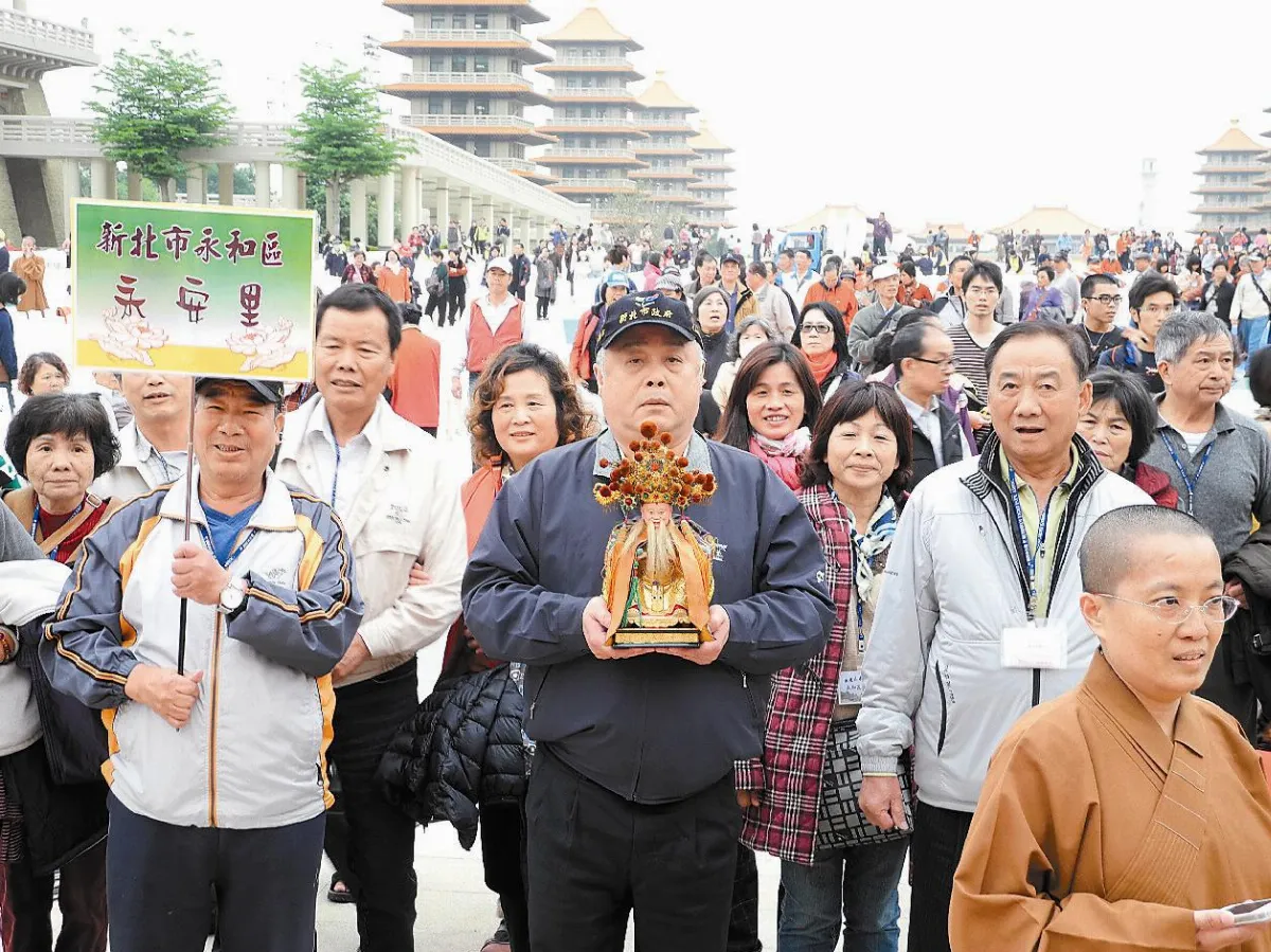 土地公、民眾 最愛到佛館禮佛