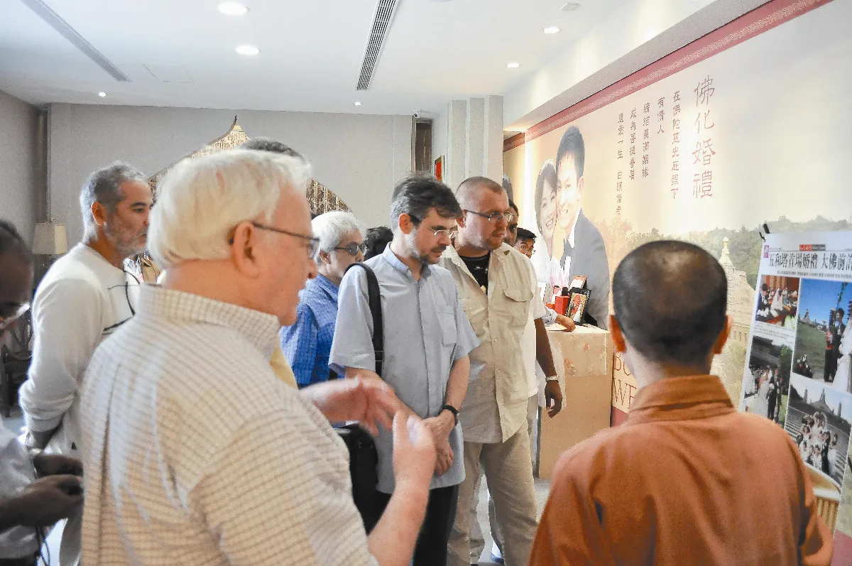 神父訪佛館 讚歎「來這裡像回家」