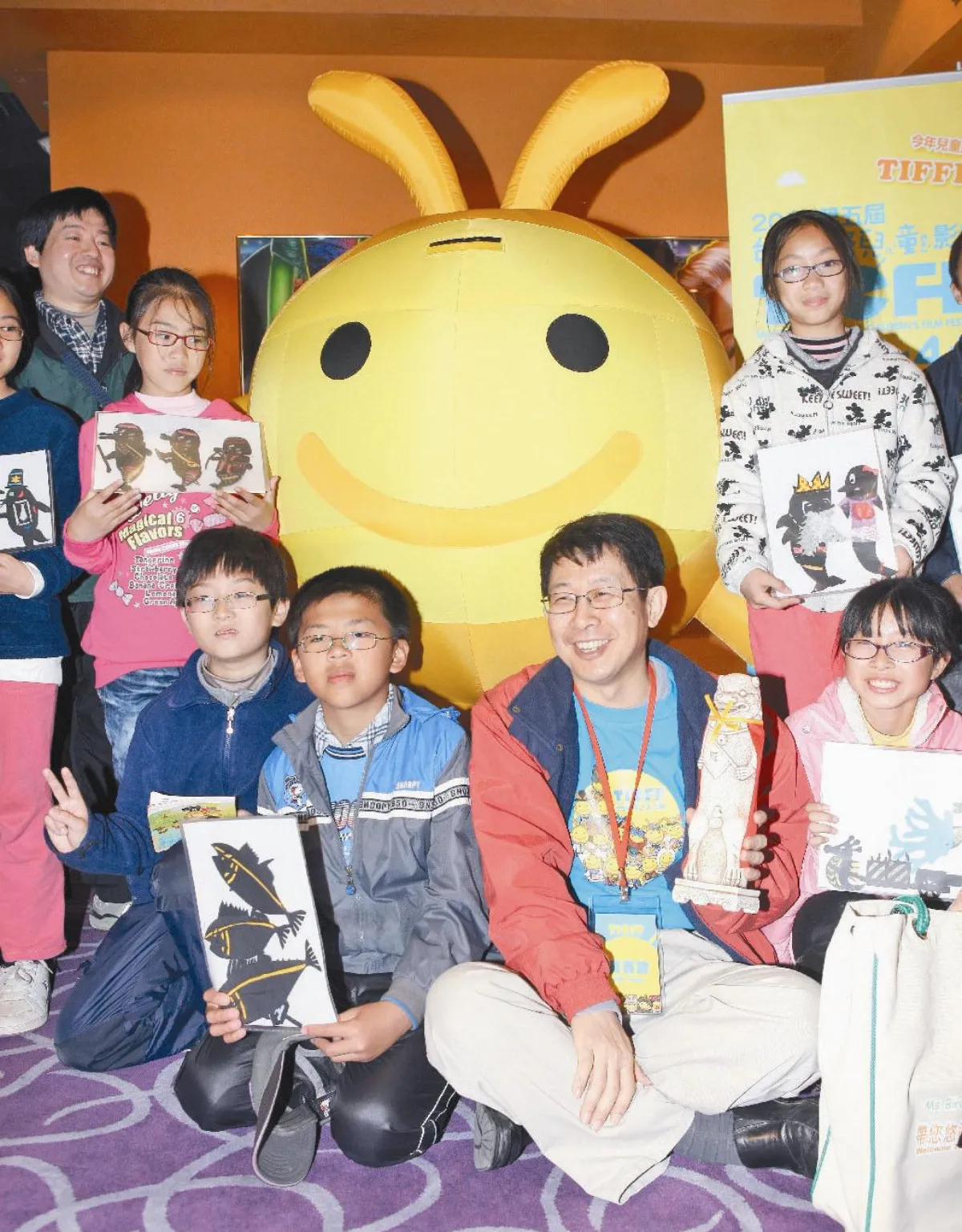 自製道具 金門童拍片救白海豚