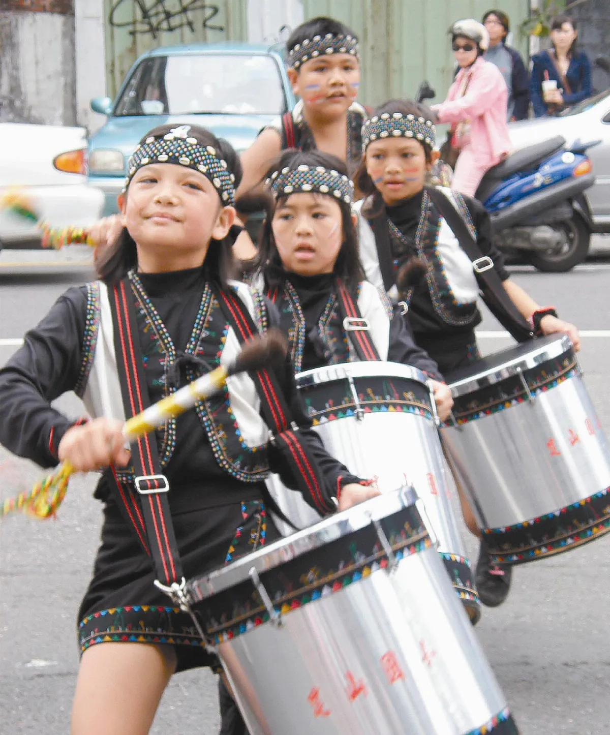 建山國小森巴鼓隊 缺出國表演經費獲百萬元捐款圓夢