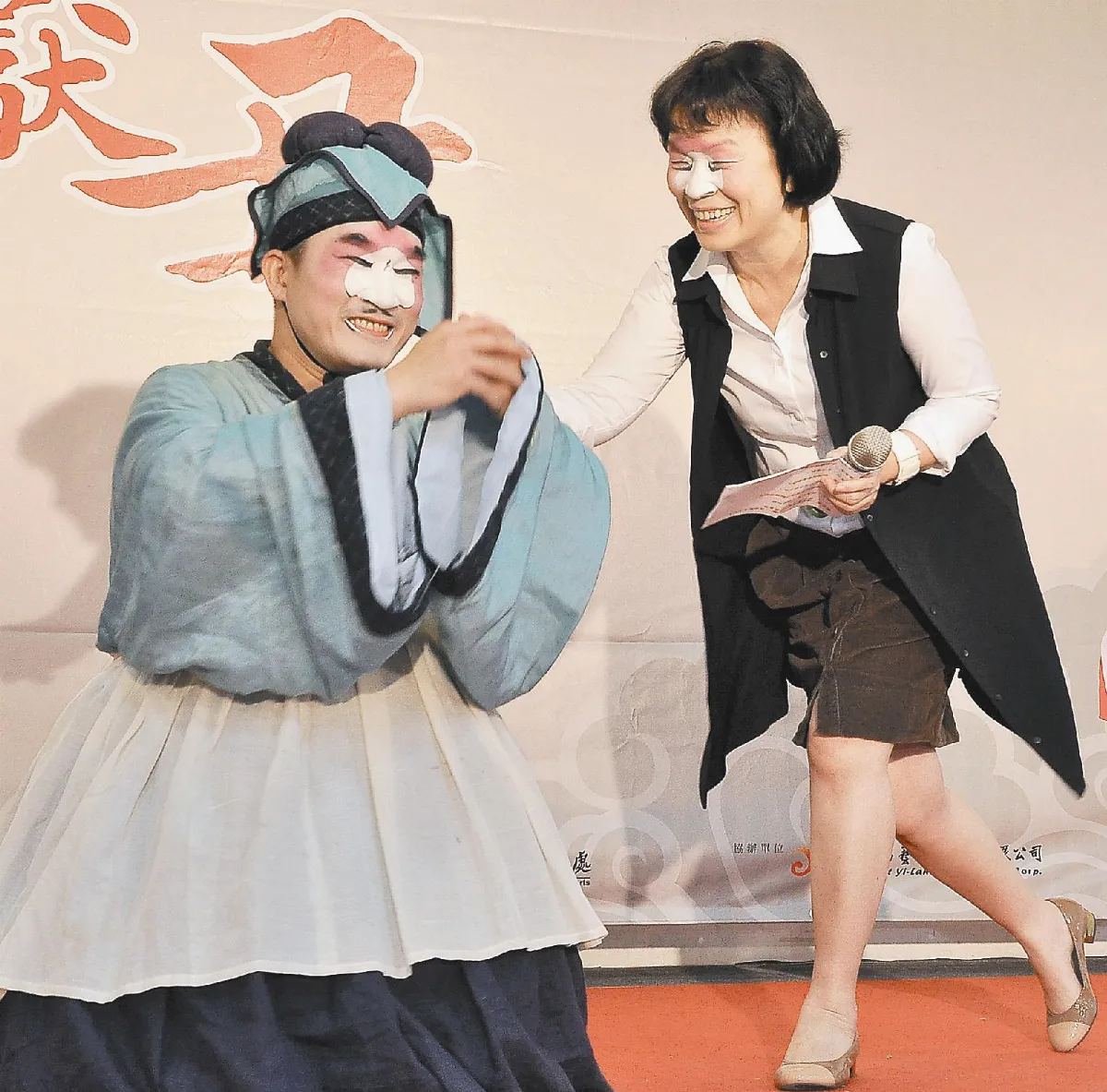龍應台扮丑角 秀段數來寶