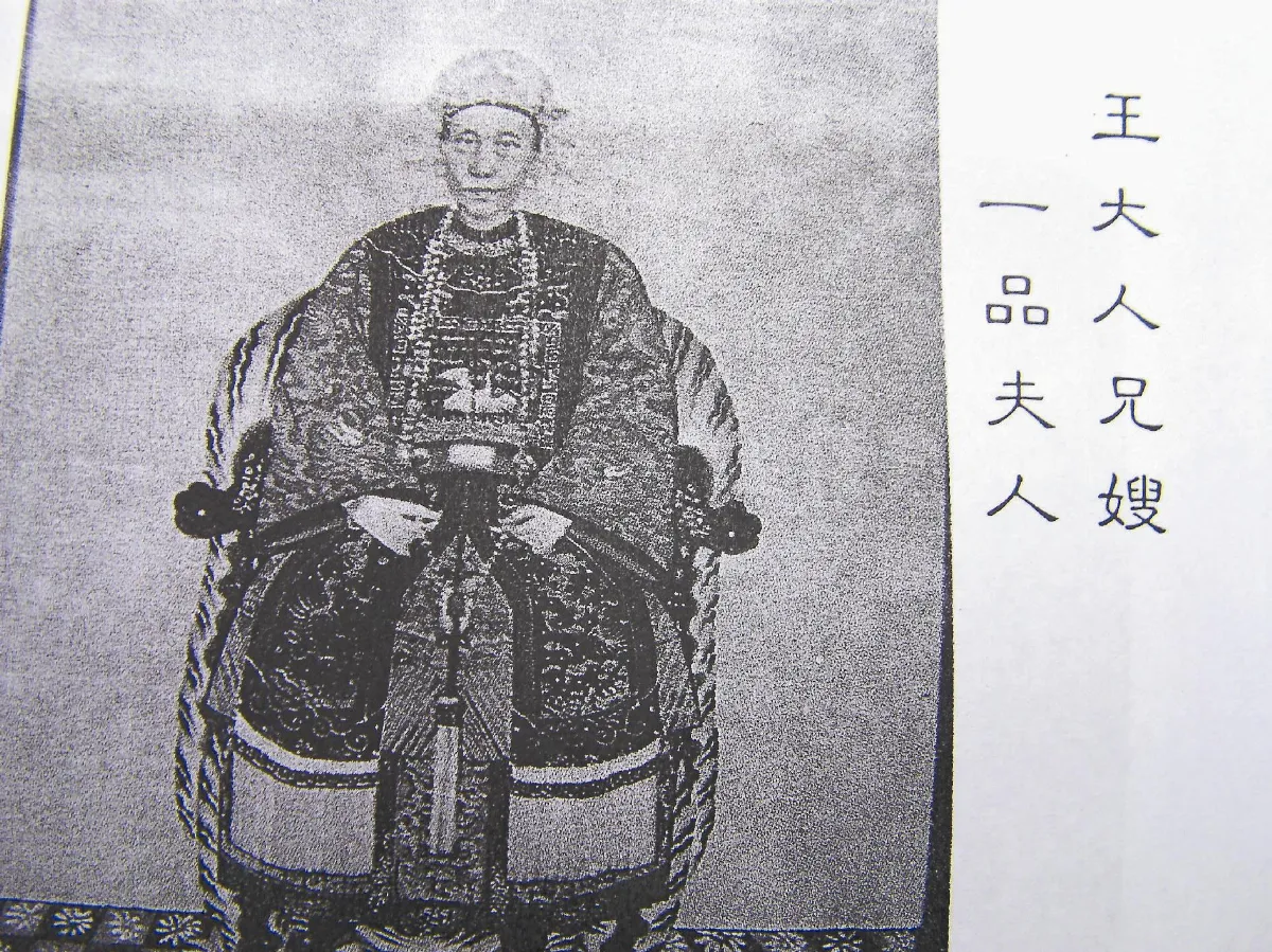 清一品夫人為鄰 三代掃墓60年