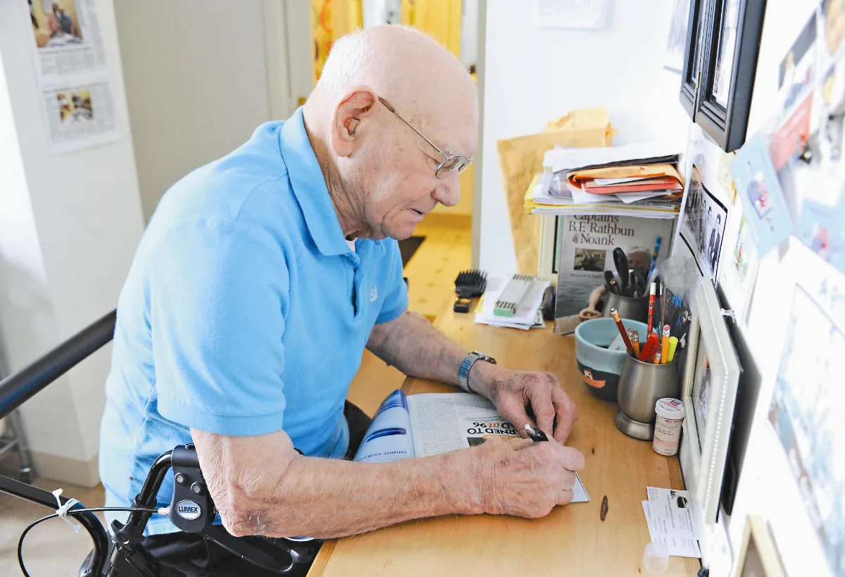 不要害怕向前和嘗試98歲漁夫 從文盲到出書