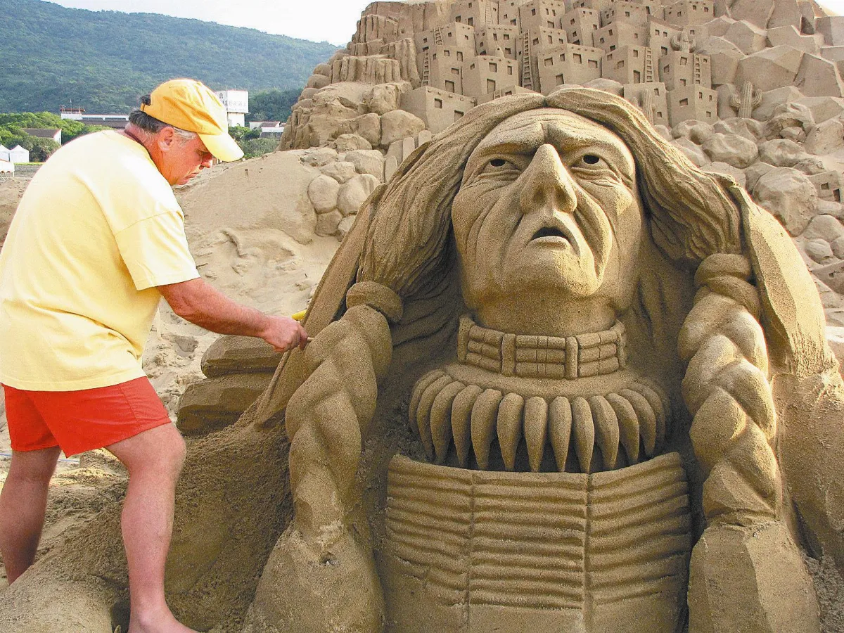 福隆沙雕季 邀老外PK迪士尼人物