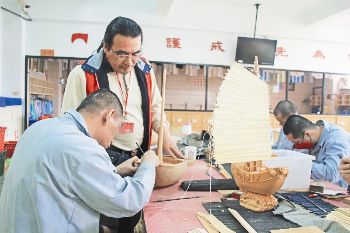 雕王船工藝瀕失傳 收容人傳薪火