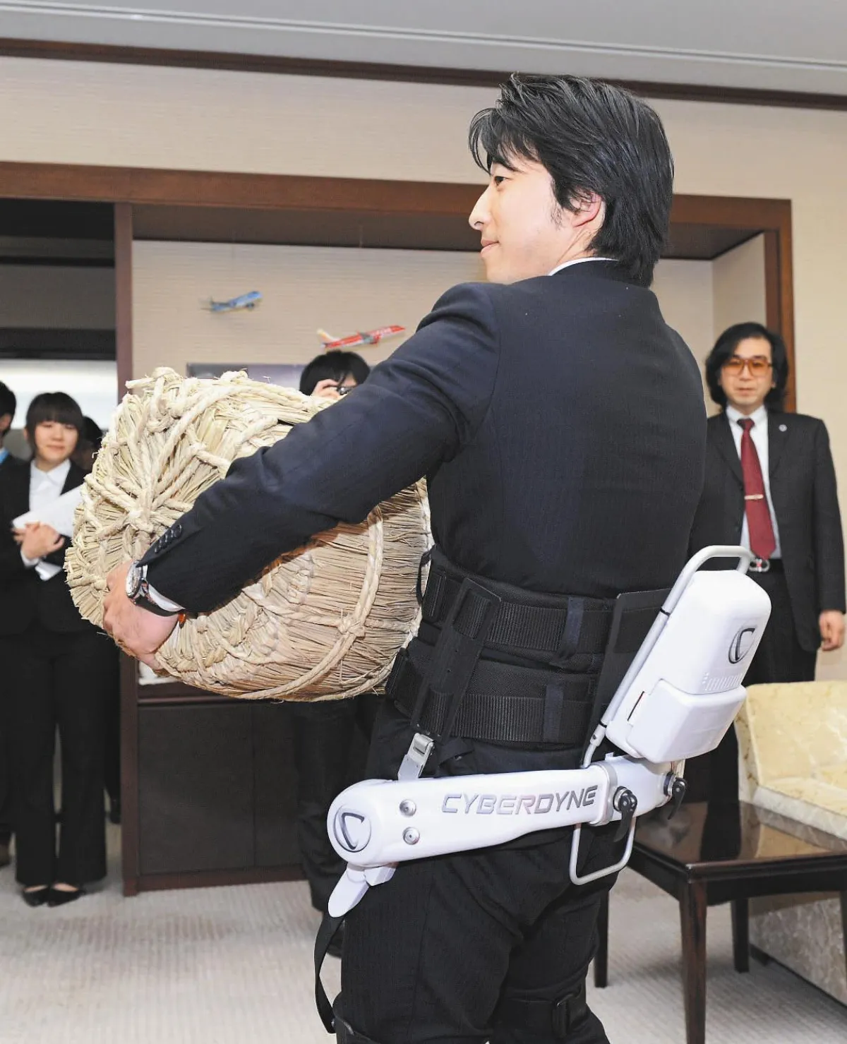 動力輔助義肢