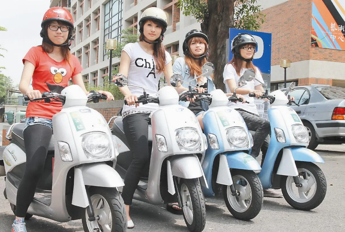 最佳環保示範教育弘光校園巡邏車 太陽能充電