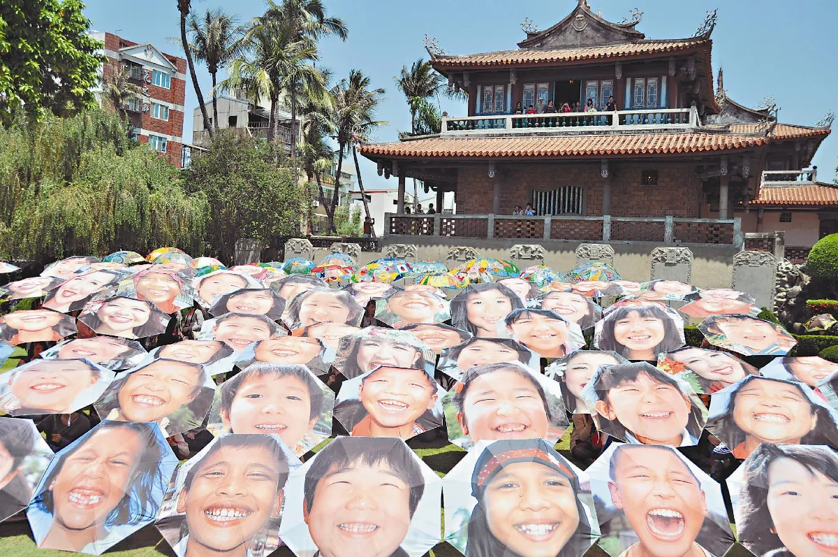 26國孩子笑容 鼓勵日災民