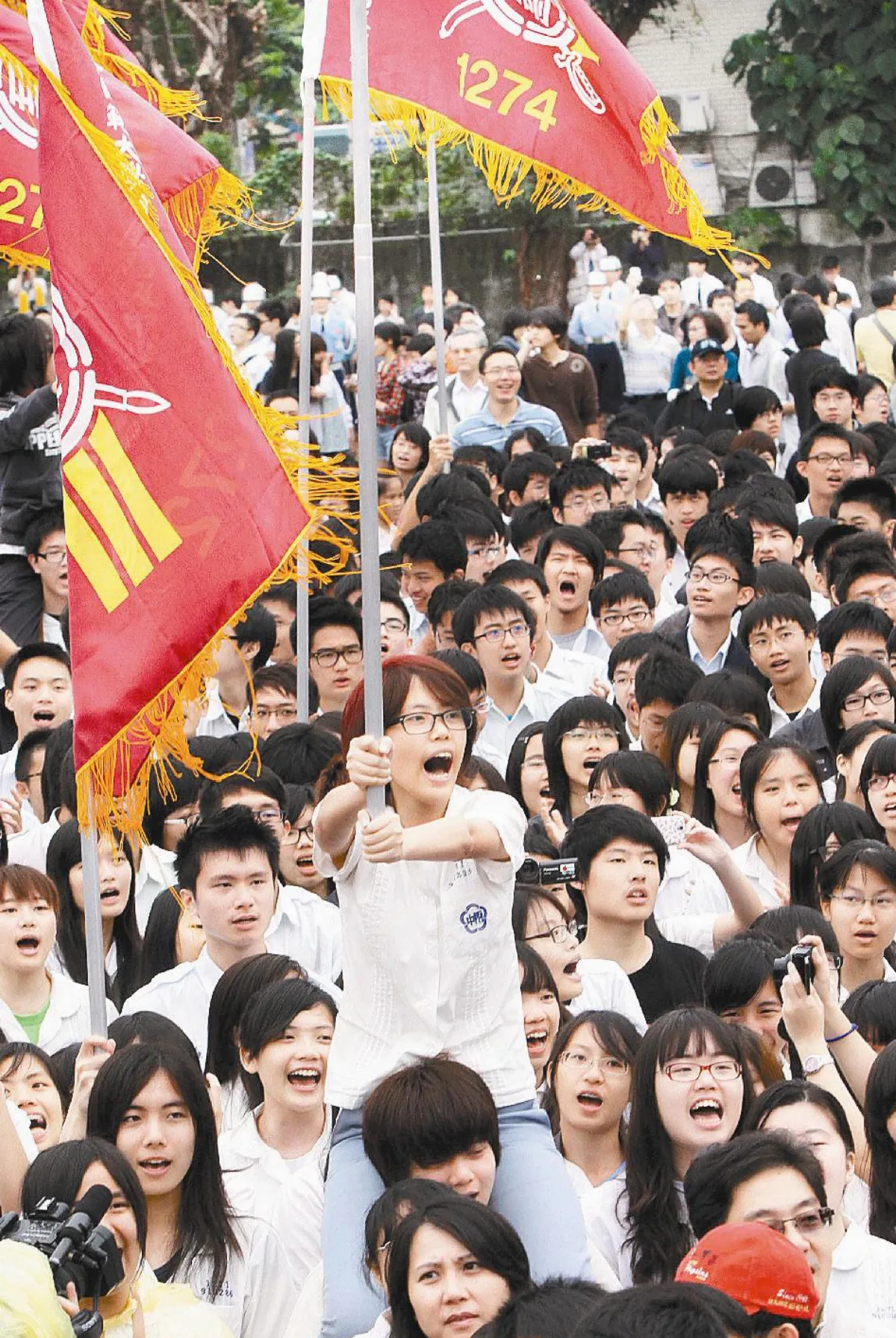 萬人唱校歌 以師大附中為榮