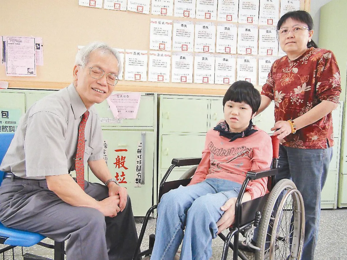 全盲紀小于 母親當眼讀空大