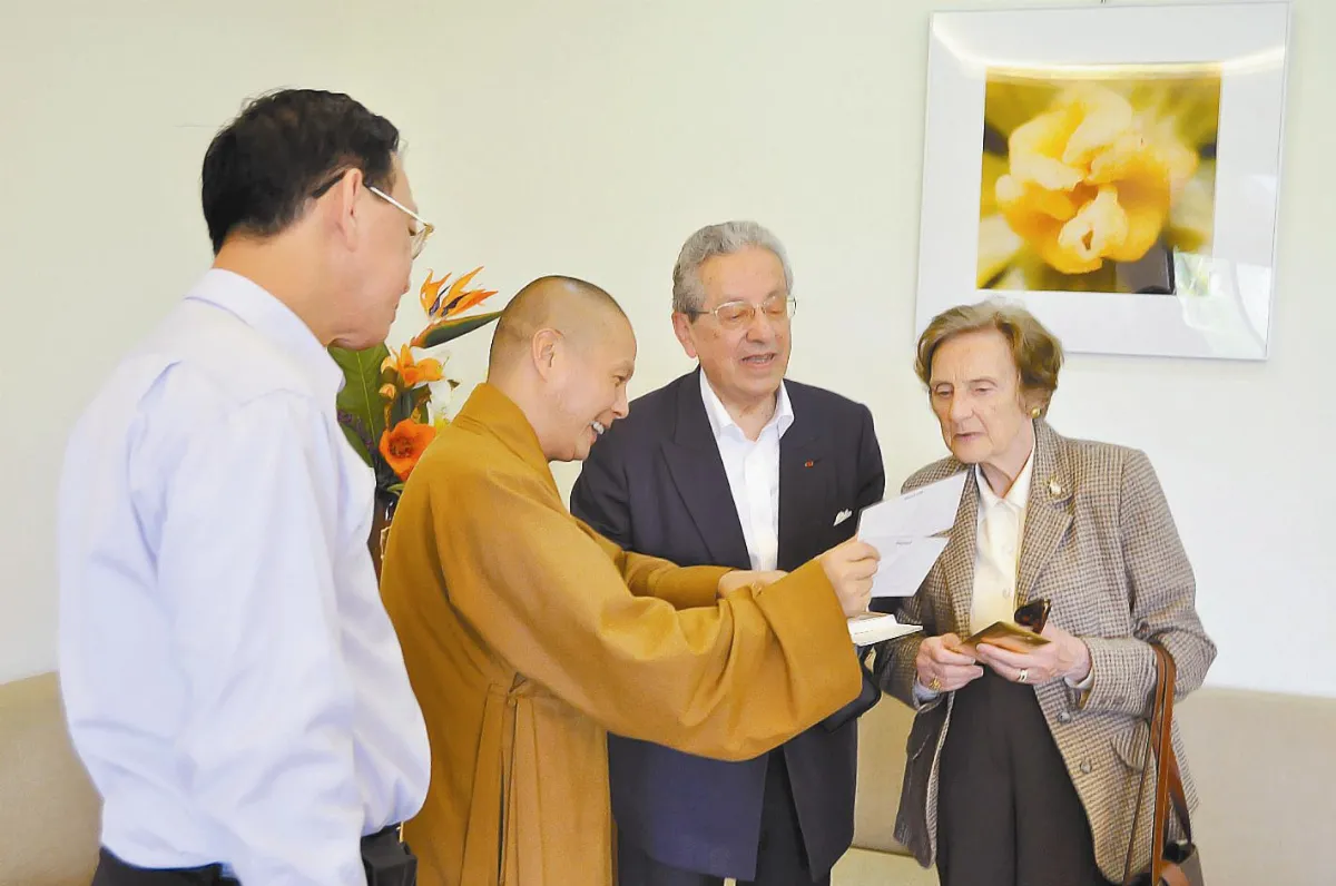 厄國前外交部長訪佛館 交流宗教體驗