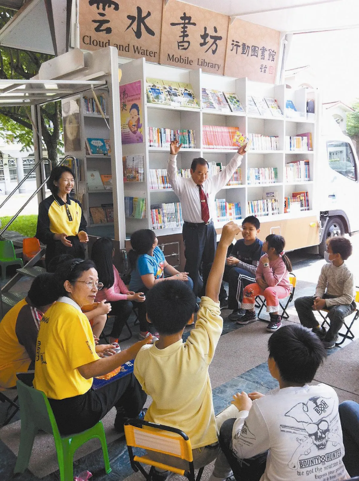 大湖迎雲水書車 學童樂在閱讀