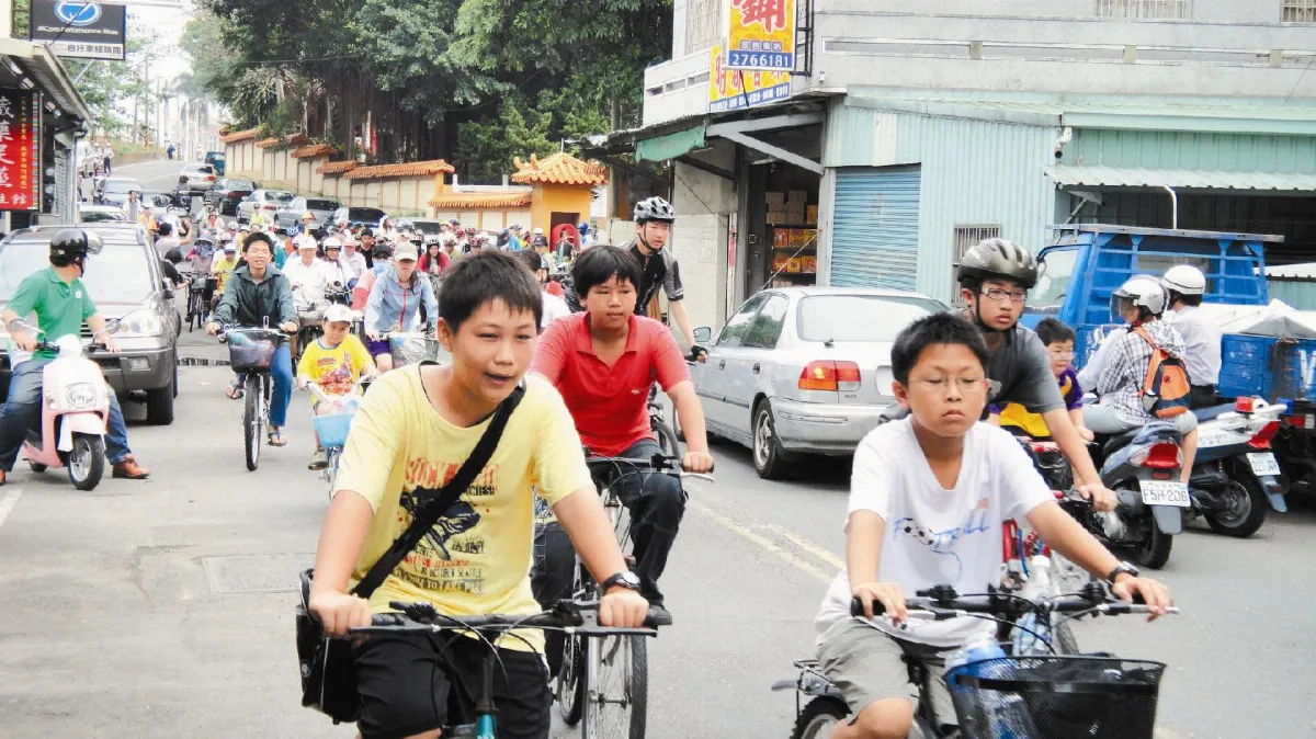 心保環保愛「嘉」園介紹低汙染車 圓福寺宣傳節能減碳