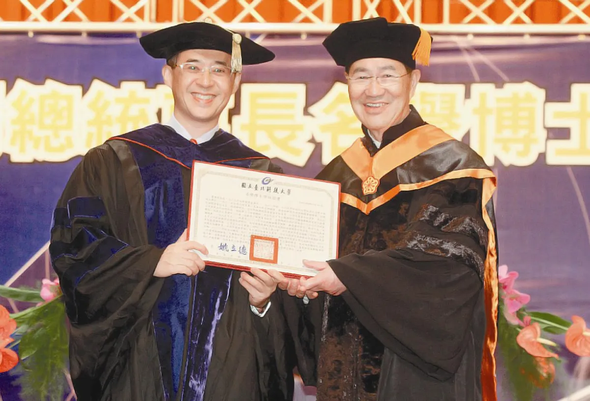 獲北科大博士學位蕭萬長期許學子 提升附加價值