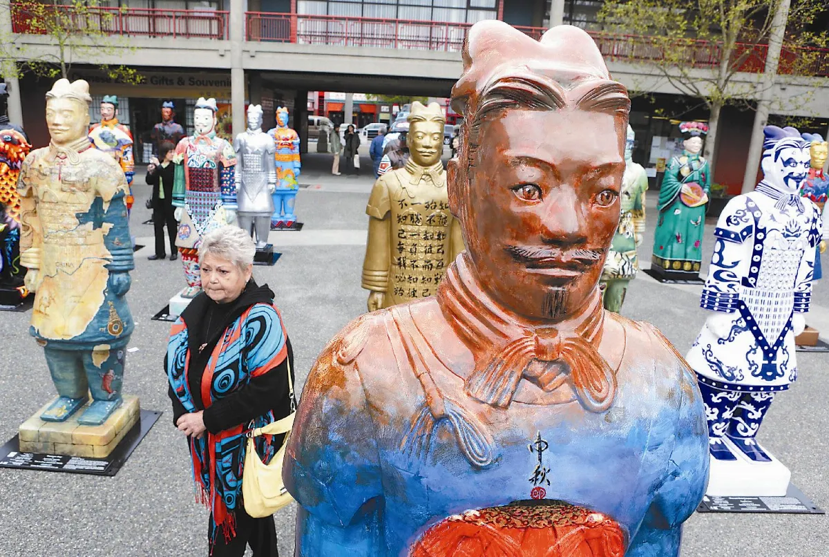 彩裝兵俑 進駐溫哥華