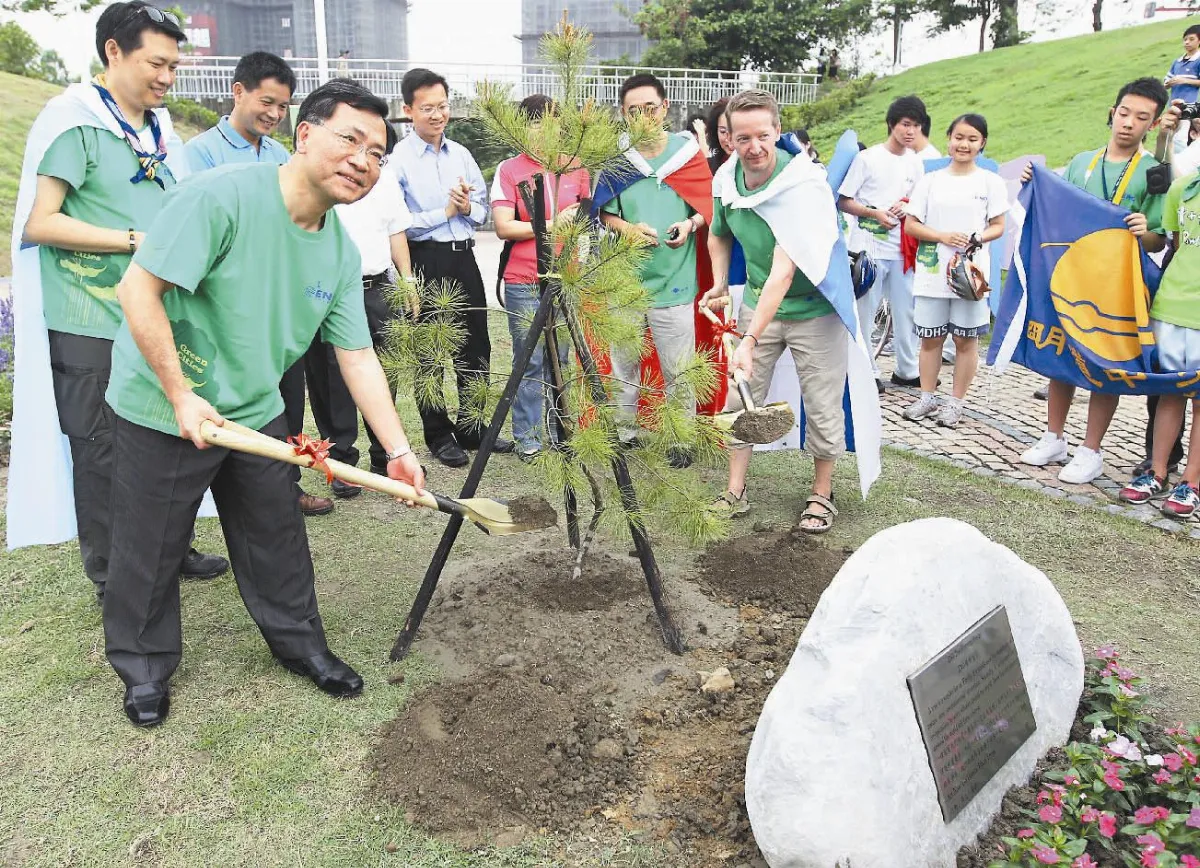 17國青年學子種樹 宣誓愛地球