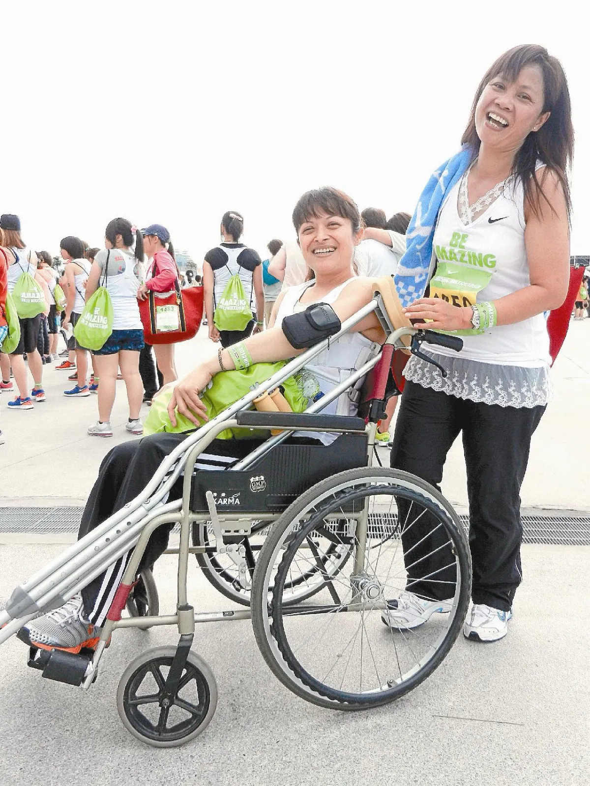 女生路跑 她坐行10公里