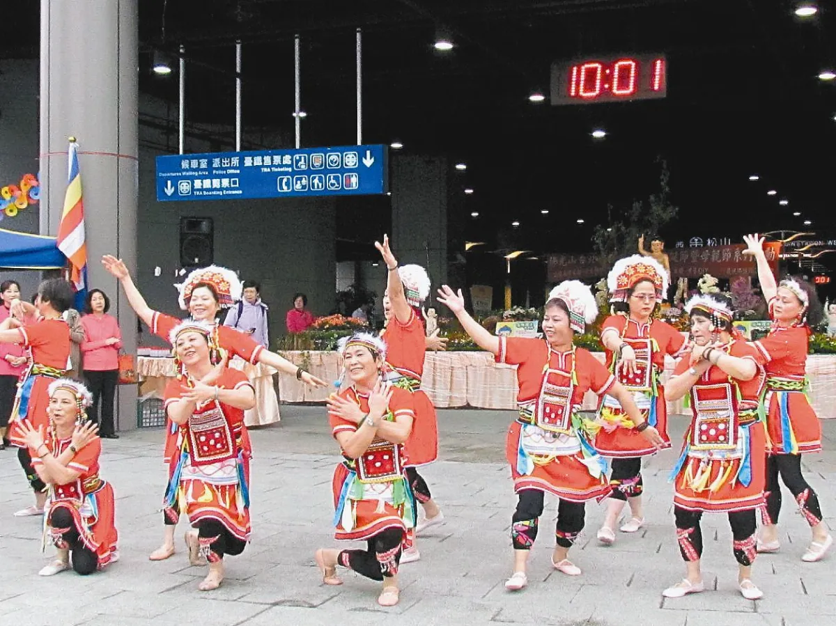 為遊子祈福 松山火車站浴佛園遊會