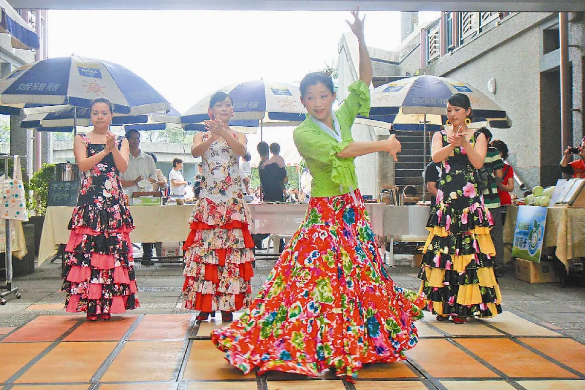 迷上佛拉明哥 退休主播辦舞團