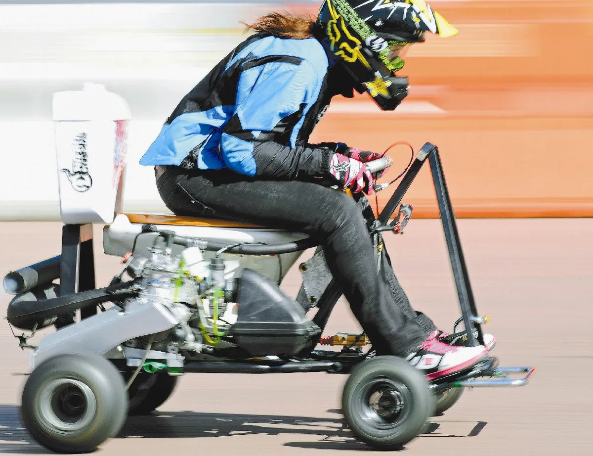 騎馬桶機車 時速75公里創紀錄
