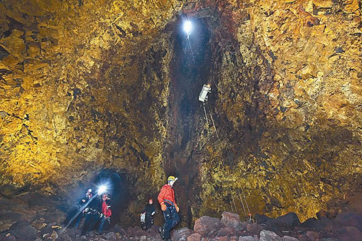 揪團到冰島  火山 內冒險