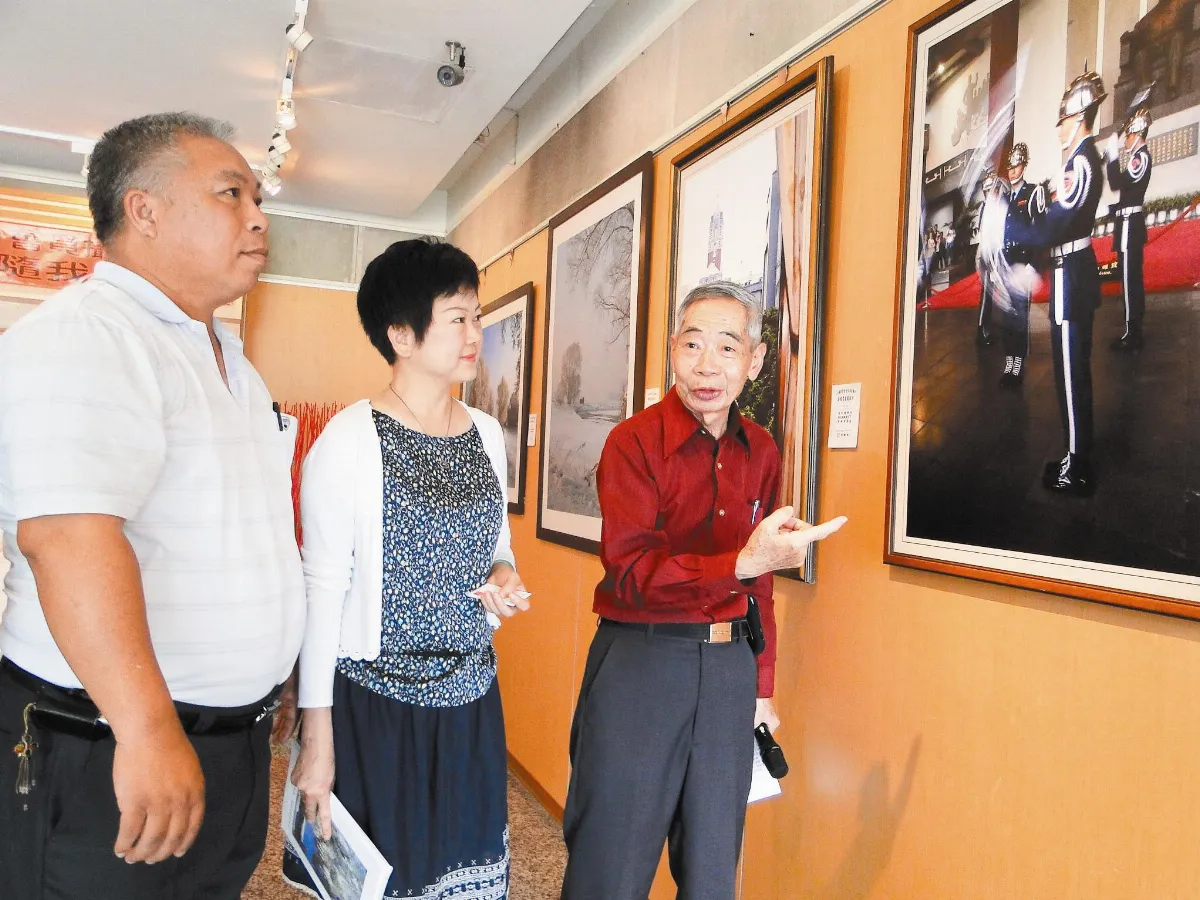 人人攝影學會周年 聯展謝恩師