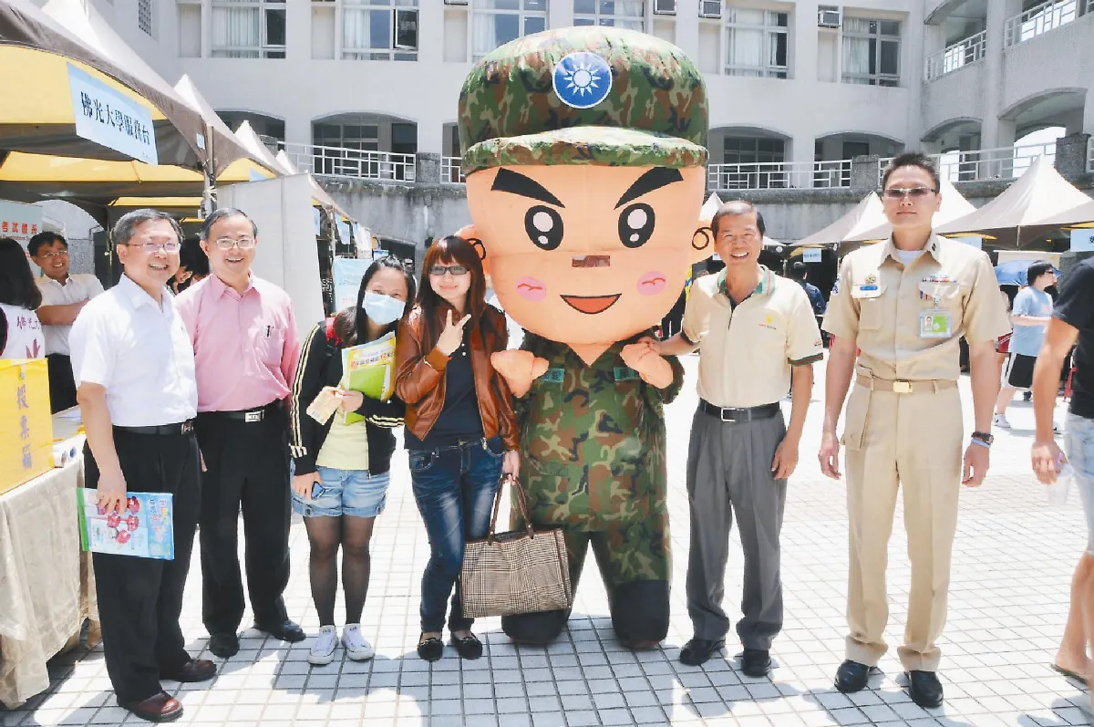 佛大就業博覽會 全校總動員