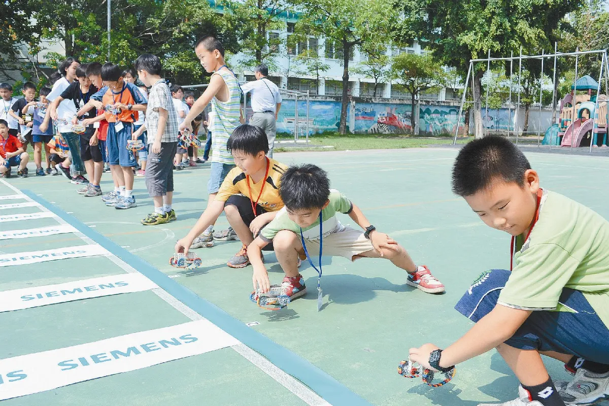 節能科學教育 安順學童玩太陽能車