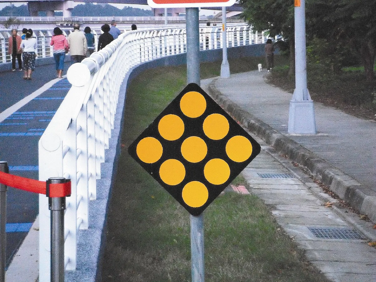 數學隨手拍   警示標誌內的數學規律